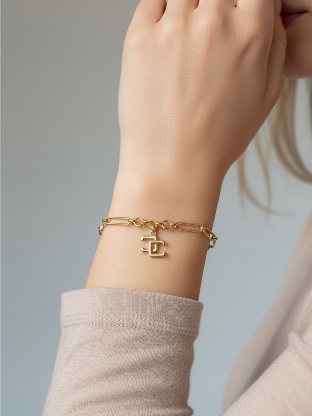 10/1 Chico's Gold Charm Link Bracelet